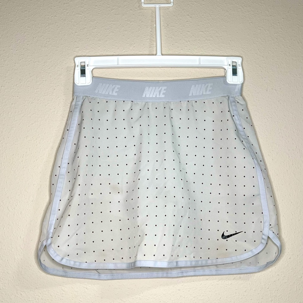Polka-dotted women’s golf skirt